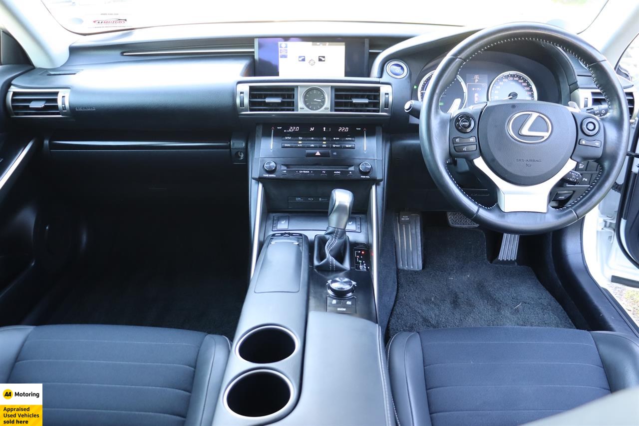 2014 Lexus IS 300h