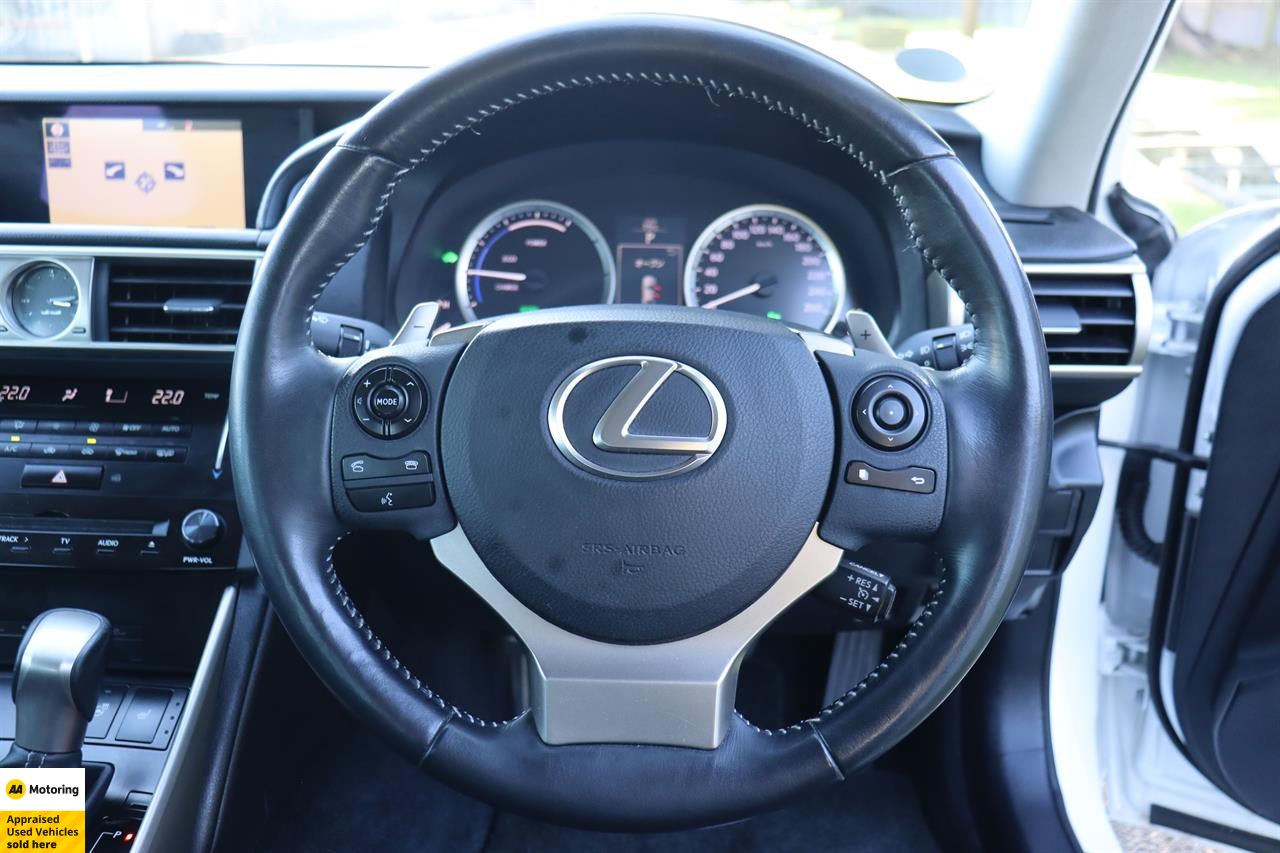 2014 Lexus IS 300h