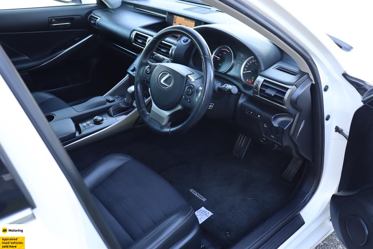 2014 Lexus IS 300h