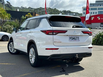 2022 Mitsubishi Outlander - Thumbnail