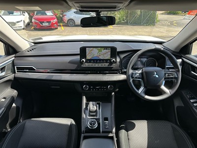 2022 Mitsubishi Outlander - Thumbnail