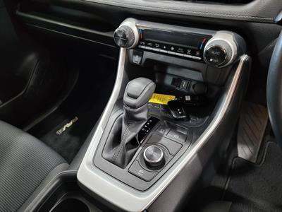 2021 Toyota RAV4 - Thumbnail