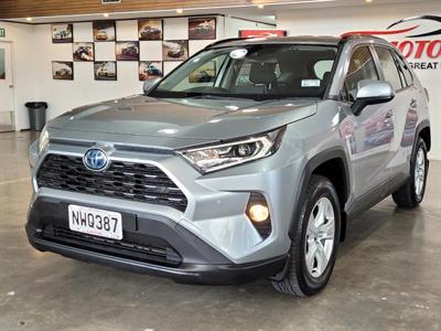 2021 Toyota RAV4 - Thumbnail