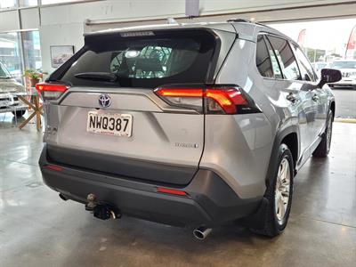 2021 Toyota RAV4 - Thumbnail
