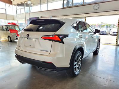2015 Lexus NX 300h - Thumbnail