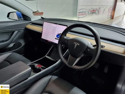 2020 Tesla Model 3 - Thumbnail