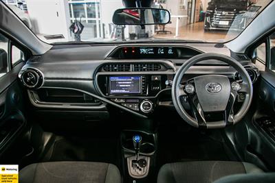 2016 Toyota Aqua - Thumbnail