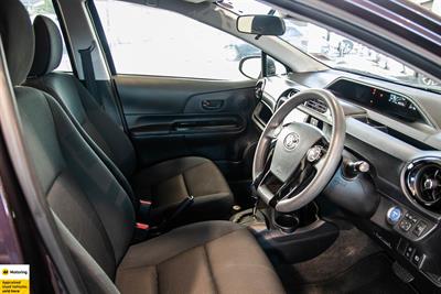 2016 Toyota Aqua - Thumbnail