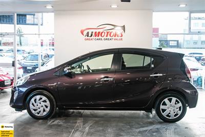 2016 Toyota Aqua - Thumbnail