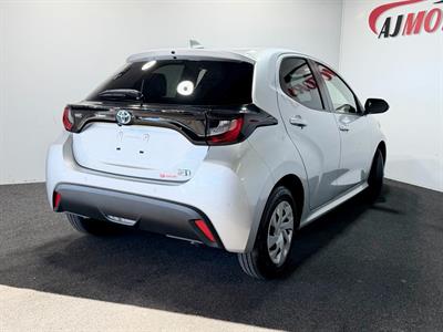 2021 Toyota Yaris - Thumbnail