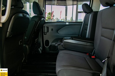 2018 Nissan Serena - Thumbnail