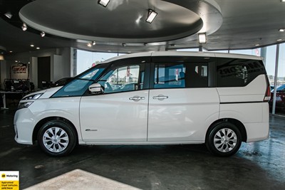 2018 Nissan Serena - Thumbnail