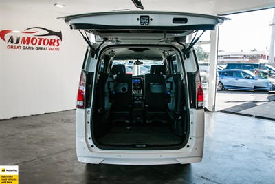 2018 Nissan Serena - Thumbnail