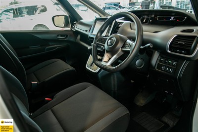 2018 Nissan Serena - Thumbnail