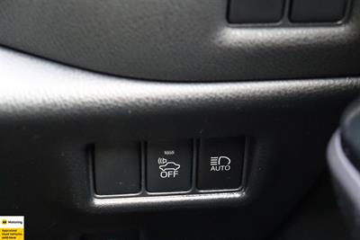 2017 Toyota C-HR - Thumbnail
