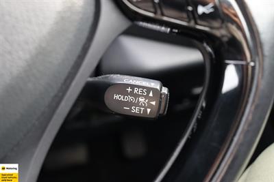 2017 Toyota C-HR - Thumbnail