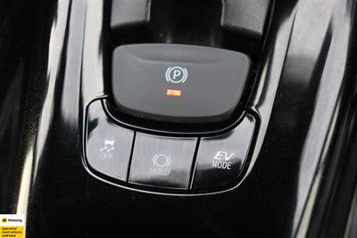 2017 Toyota C-HR - Thumbnail