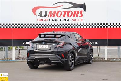 2017 Toyota C-HR - Thumbnail