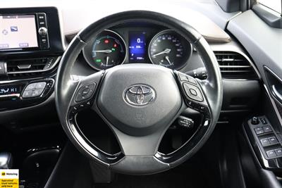 2017 Toyota C-HR - Thumbnail