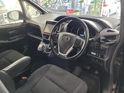 2014 Toyota Noah - Thumbnail