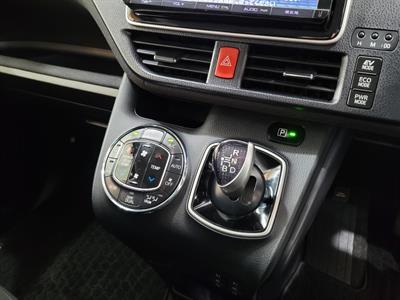 2014 Toyota Noah - Thumbnail