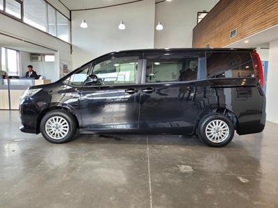 2014 Toyota Noah - Thumbnail