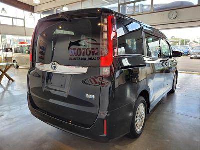 2014 Toyota Noah - Thumbnail