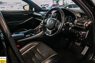 2013 Lexus IS 300h - Thumbnail