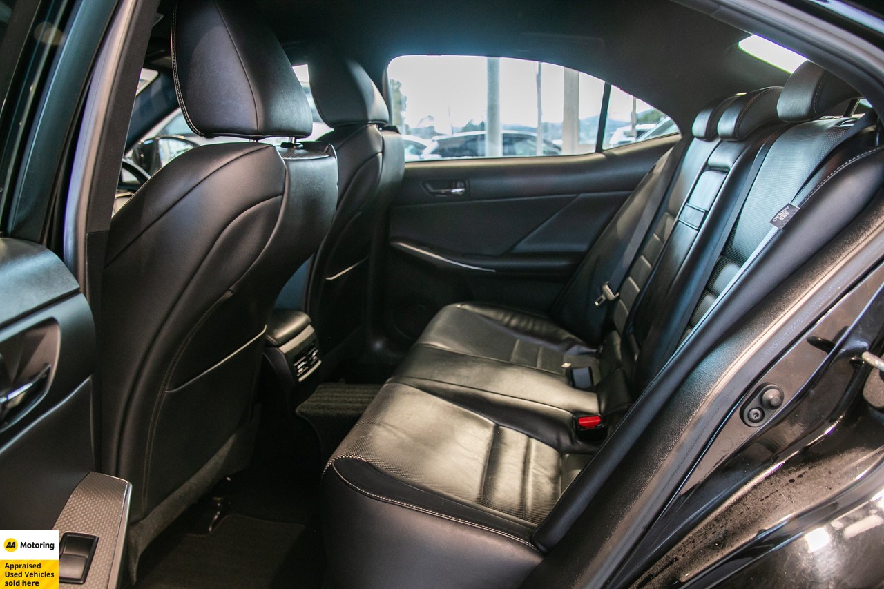 2013 Lexus IS 300h