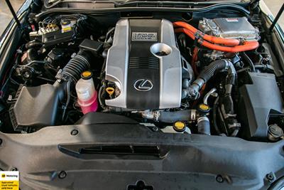 2013 Lexus IS 300h - Thumbnail