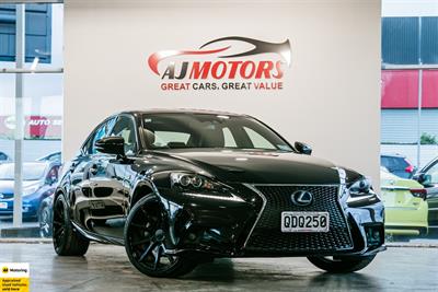 2013 Lexus IS 300h - Thumbnail