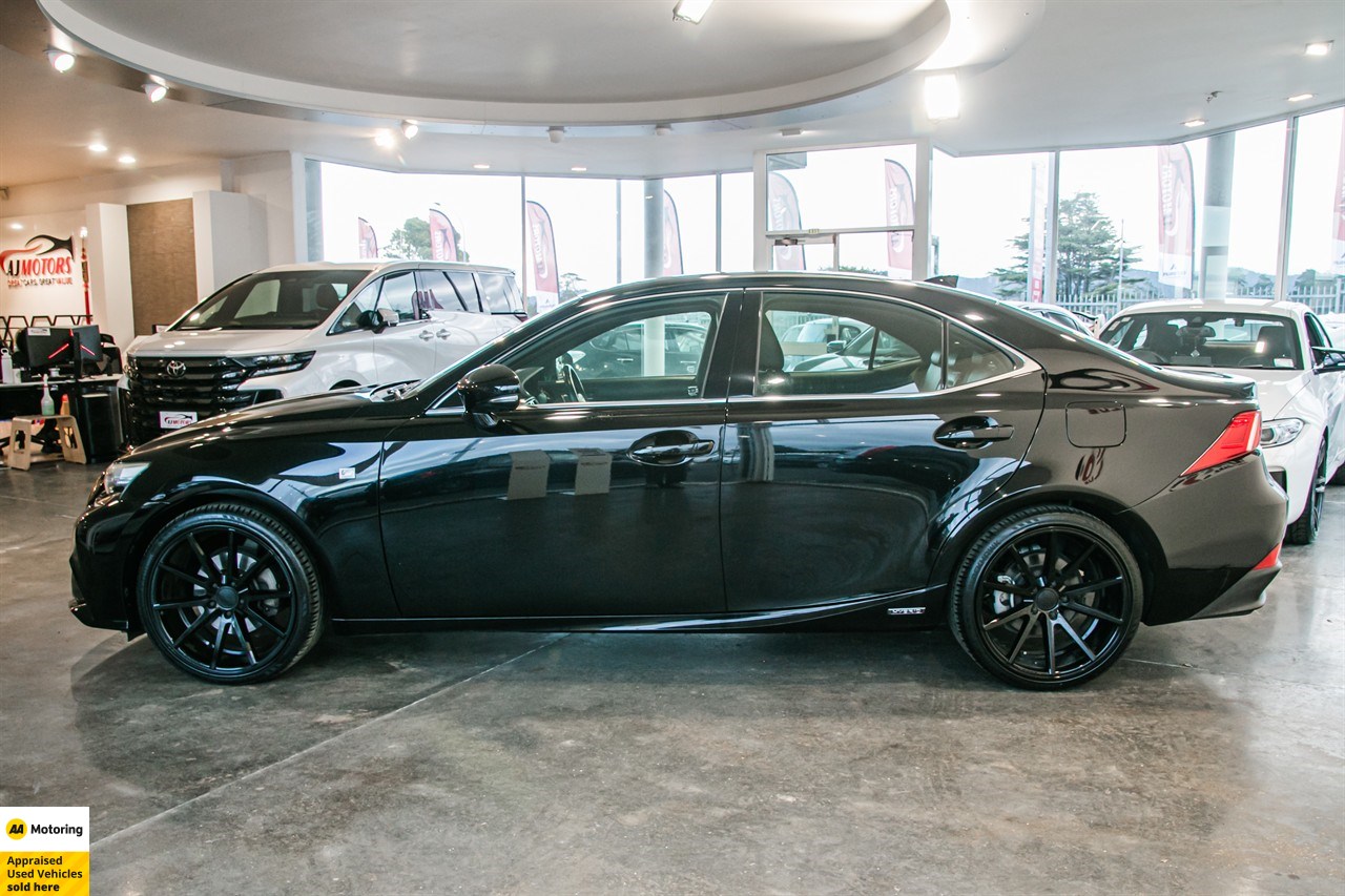 2013 Lexus IS 300h