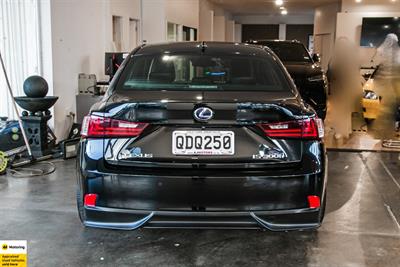 2013 Lexus IS 300h - Thumbnail
