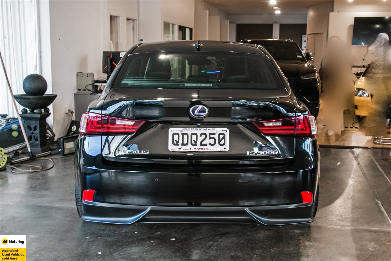2013 Lexus IS 300h