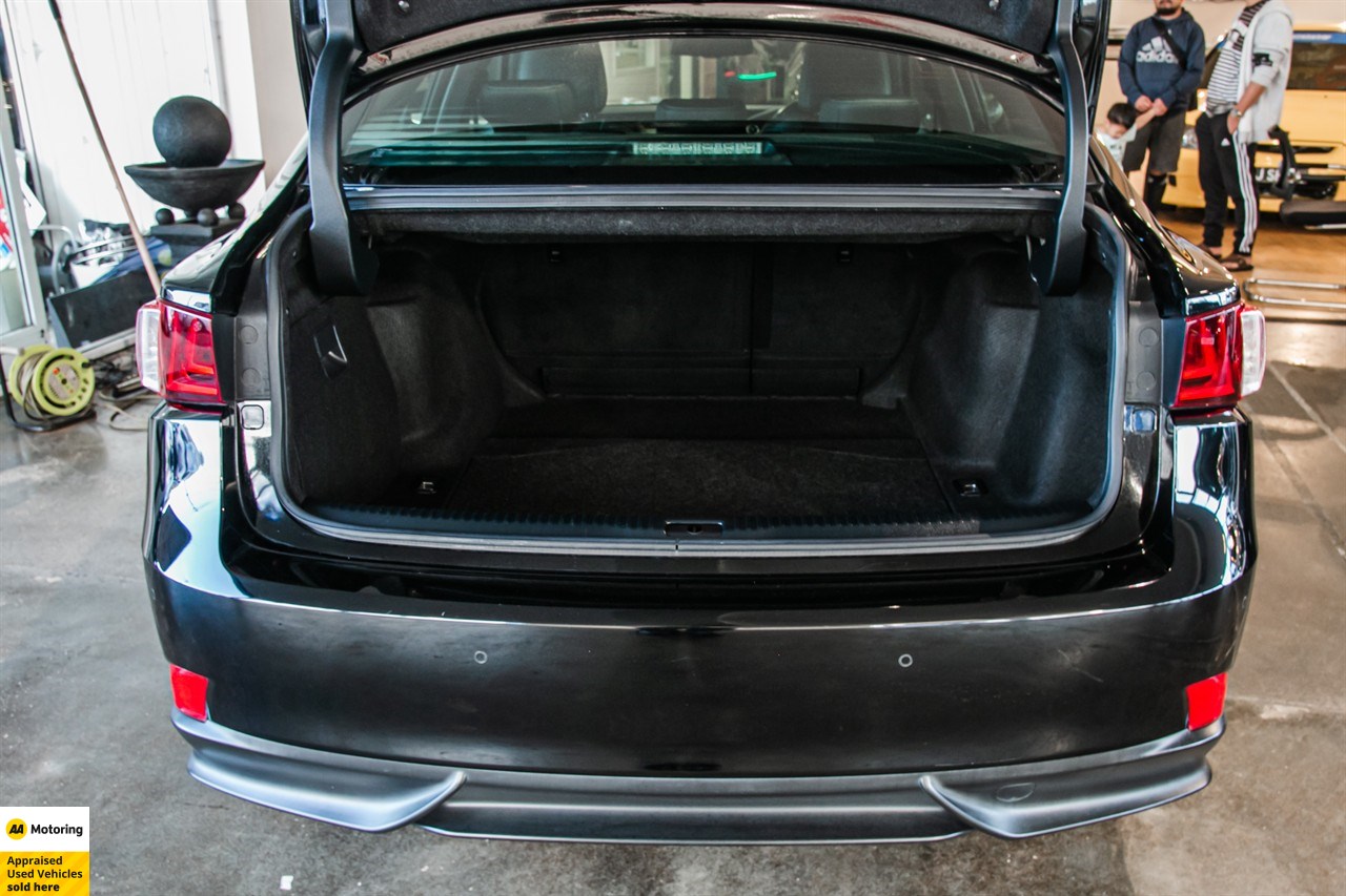 2013 Lexus IS 300h