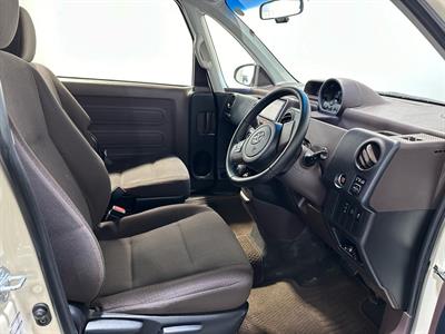 2013 Toyota Porte - Thumbnail