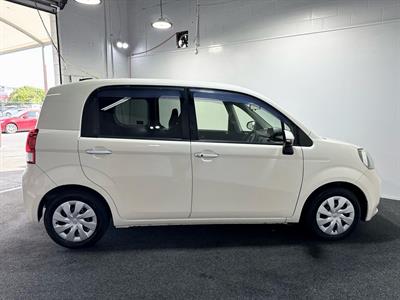 2013 Toyota Porte - Thumbnail