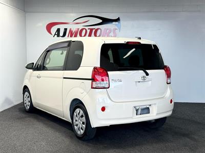 2013 Toyota Porte - Thumbnail