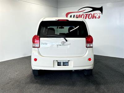 2013 Toyota Porte - Thumbnail