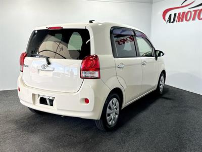2013 Toyota Porte - Thumbnail