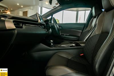 2017 Toyota C-HR - Thumbnail