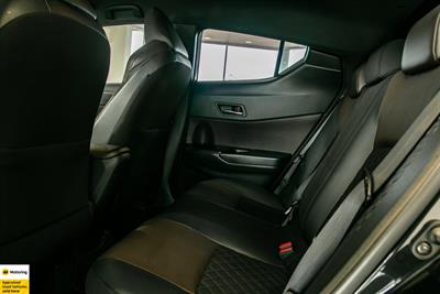 2017 Toyota C-HR - Thumbnail