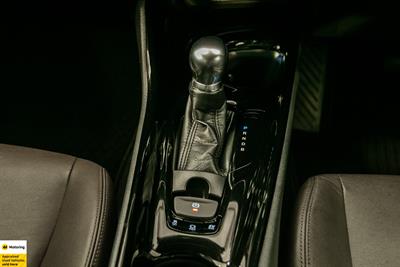 2017 Toyota C-HR - Thumbnail