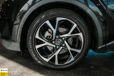 2017 Toyota C-HR - Thumbnail