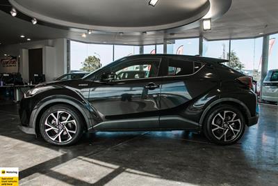 2017 Toyota C-HR - Thumbnail