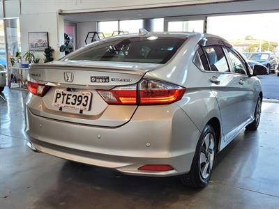 2017 Honda Grace - Thumbnail