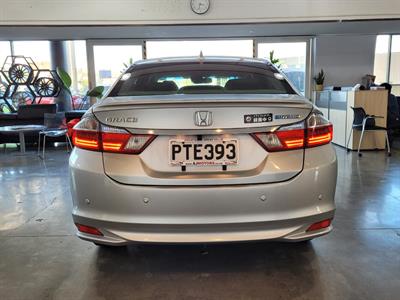 2017 Honda Grace - Thumbnail