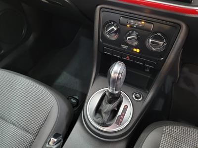 2013 Volkswagen Beetle - Thumbnail