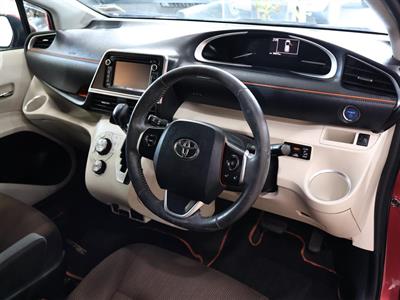 2016 Toyota Sienta - Thumbnail