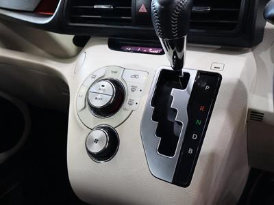 2016 Toyota Sienta - Thumbnail